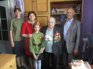 Руководители Ленинского района поздравили ветеранов ВОВ с наступающим Днём Победы