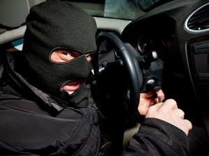 Ленинские полицейские по «горячим следам» раскрыли угон автомобиля и кражу денег.