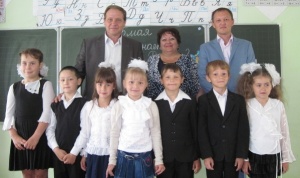В Глазовской общеобразовательной школе прошла торжественная линейка, посвященная окончанию учебного года