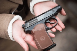 Ленинские полицейские призывают граждан  добровольно сдавать оружие