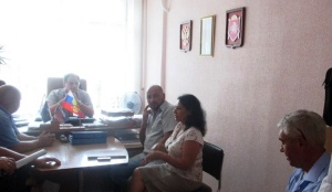 Олег Попов провел совещание с руководителями муниципальных образований по вопросам организации торговой деятельности на территории Ленинского района