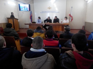Полицейские Ленинского района совместно с Общественным Советом рассказали студентам  о службе в полиции