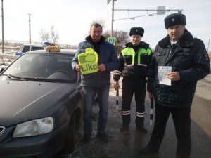 Под девизом «Не тяни с резиной!» инспекторы ГИБДД провели в Ленинском районе профилактическую акцию