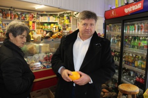 Александр Мачусский осуществил выезд на торговые точки в селе Батальное
