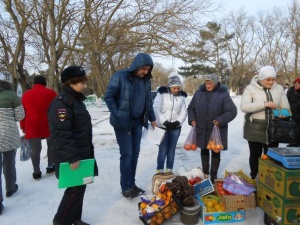 Полицейские Ленинского района совместно с представителями администрации провели рейд по пресечению фактов незаконной торговли