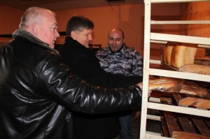 Александр Мачусский посетил хлебопекарни в селе Уварово и в селе Ильичево