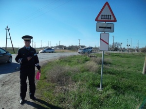 Дорожные полицейские Ленинского района  проводят профилактические рейды «Железнодорожный переезд»
