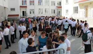 Выпускники 11-х классов Ленинского района сдают государственную итоговую аттестацию