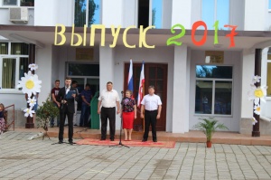В школах Ленинского района проведены выпускные вечера