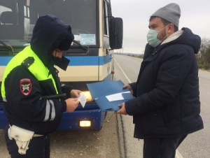 В Крыму сотрудники ГИБДД проводят комплекс профилактических мероприятий на пассажирском транспорте «Перевозчик-Зима 2020»