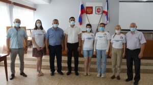 Состоялось торжественное вручение футболок представителям «Молодёжного совета» Ленинского района