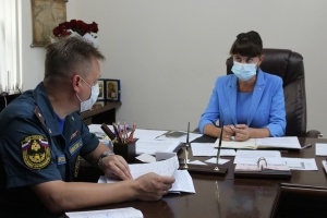 Глава Администрации Ленинского района Екатерина Юровских провела рабочую встречу с руководством отдела надзорной деятельности и профилактической работы по Ленинскому району УНД и ПР ГУ МЧС России по Р