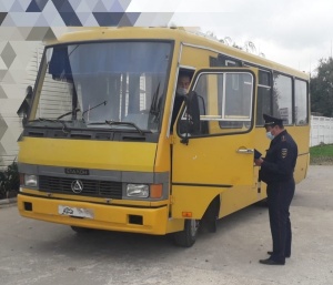 В Крыму сотрудники ГИБДД проводят профилактическое мероприятие на пассажирском транспорте «Перевозчик-Зима 2021»
