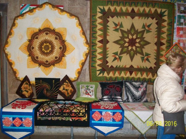 С 6 по 8 марта в ДК "Арабат"проходит вставка студии лоскутного шитья "Южная палитра", г.Краснодар