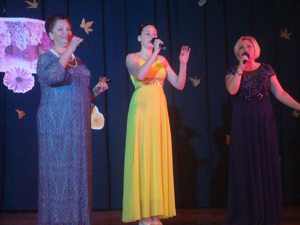 Во Дворце культуры «Арабат» состоялся праздничный концерт «Нежной, ласковой самой..!»