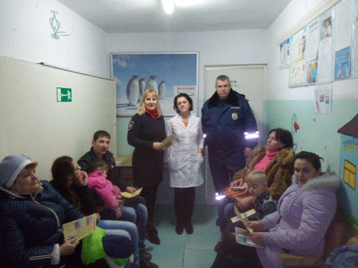 Дорожные полицейские Ленинского района провели акцию «Пристегни самое дорогое»