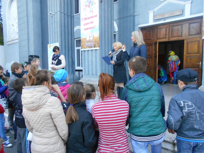 «Меж двух морей лежит моя земля»