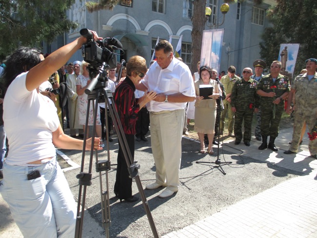 Митинг, посвященный открытию Памятного знака воинам интернационалистам в пгт Ленино
