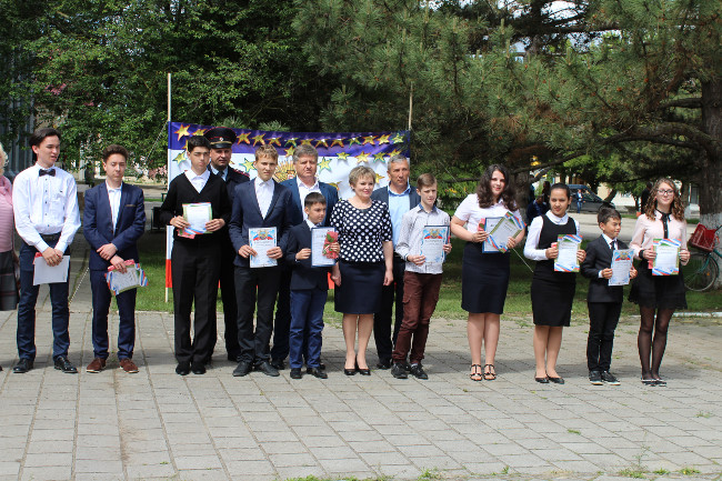 В пгт Ленино состоялась церемония награждения лауреатов, победителей, дипломантов и призеров республиканских конкурсов