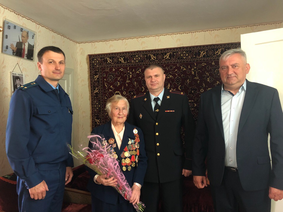 Правоохранители и общественники Ленинского района поздравили ветеранов Великой Отечественной Войны