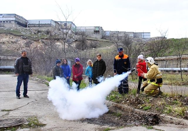Пятиклассники побывали на экскурсии в пожарной части ГКУ РК «Пожарная охрана Республики Крым» в г.Щелкино