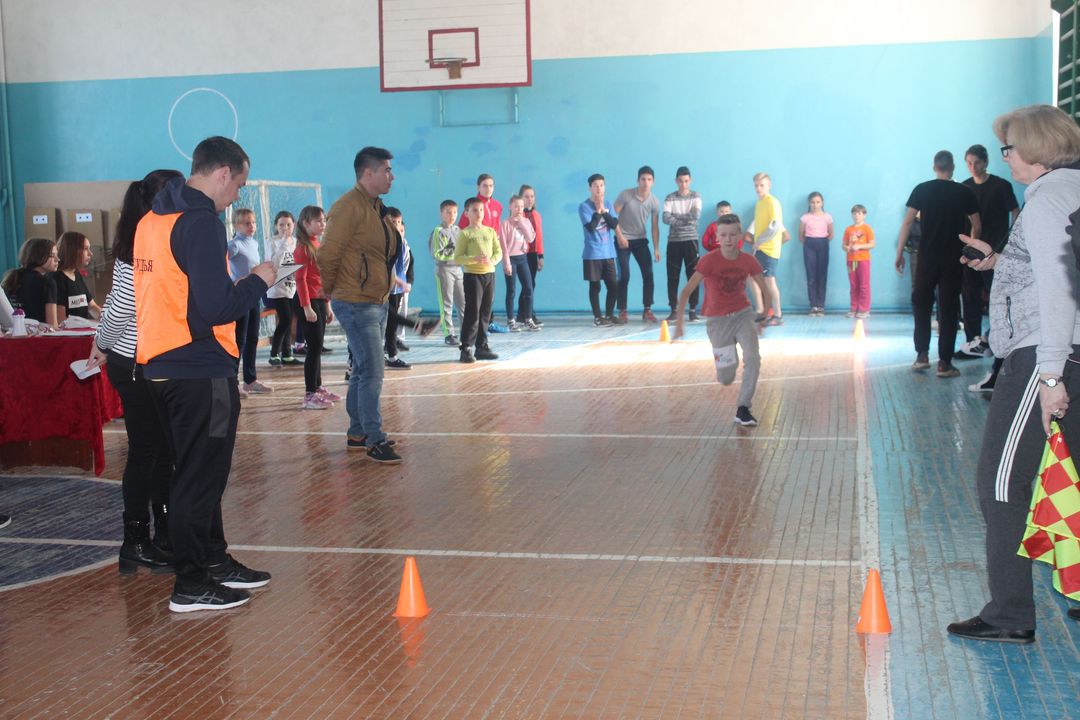 Спортсмены Ленинского района отметили пятилетие воссоединения Крыма с Россией легкоатлетическим пробегом и соревнованиями по многоборью ГТО