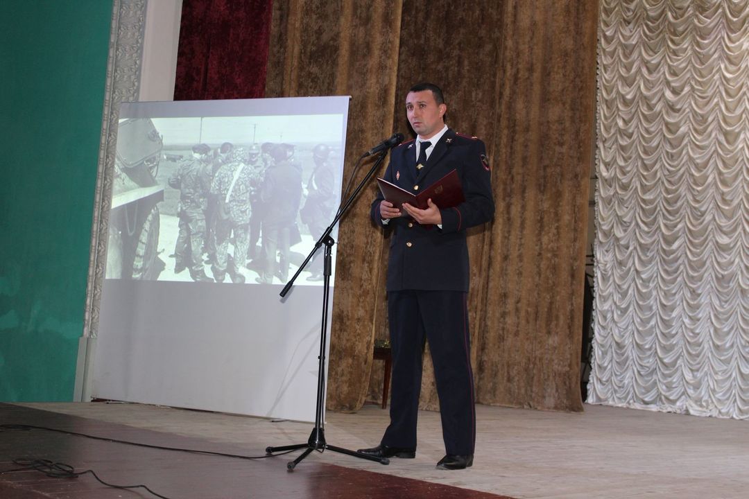 Олег Водопьянов и Светлана Иванова поздравили сотрудников полиции с профессиональным праздником