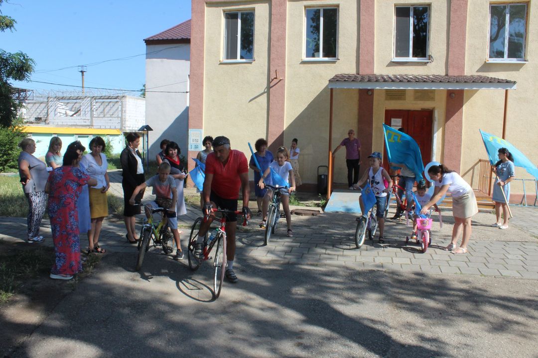 Ленинский район принял участие в вело и автопробеге, посвященному Дню крымскотатарского флага