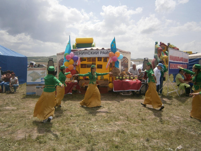 Жители Ленинского района приняли участие во Всекрымском празднике «Хыдырлез» в Бахчисарайском районе