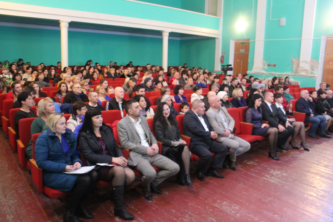 В Ленинском районе состоялось торжественное собрание, посвященное Международному женскому дню 8 марта