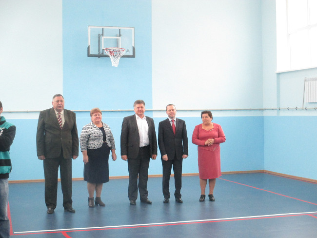 В Виноградном Ленинского района состоялось торжественное собрание по случаю открытия спортивного зала после капитального ремонта