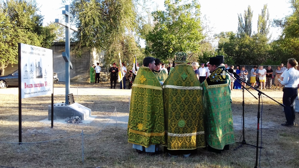 Александр Мачусский принял участие в церемонии закладки первого камня и освещения креста под строительство Храма Иоанна Кронштадского