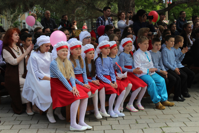 В пгт Ленино состоялась церемония награждения лауреатов, победителей, дипломантов и призеров республиканских конкурсов