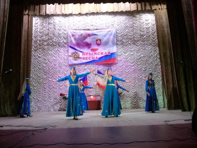   В пгт Ленино прошли праздничные мероприятия, посвященные Дню Воссоединения Крыма с Россией