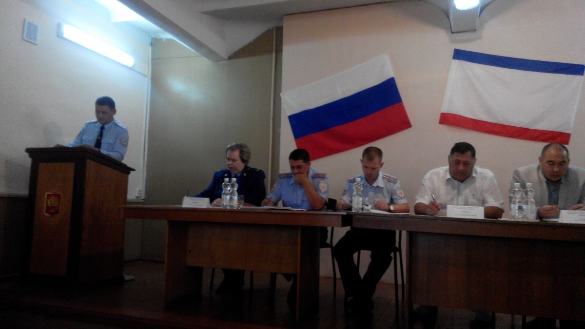 Совещание открыл начальник отдела полковник полиции Виталий Борисович Землянский. Он довел до присутствующих регламент оперативного совещания, представил приглашенных.