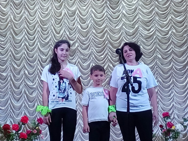 В Ленинском районе накануне Дня матери прошел районный конкурс семейного творчества «Семейные сокровища»