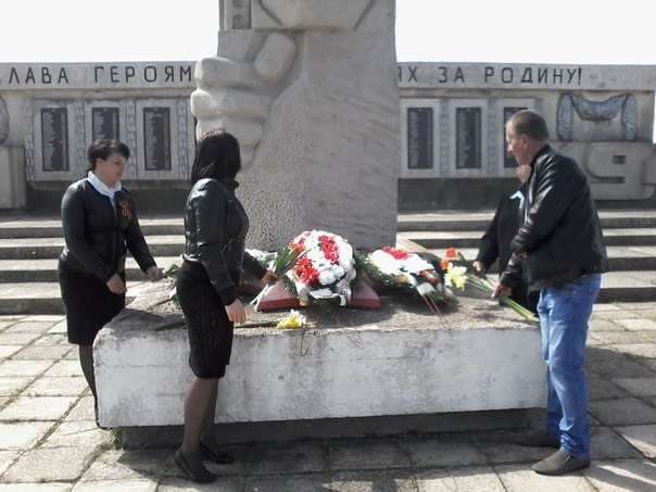 МИТИНГ ПАМЯТИ В СЕЛЕ БАТАЛЬНОЕ , ПОСВЯЩЕННЫЙ 72-й ГОДОВЩИНЕ ОСВОБОЖДЕНИЯ ЛЕНИНСКОГО РАЙОНА ОТ НЕМЕЦКО- ФАШИСТСКИХ ЗАХВАТЧИКОВ