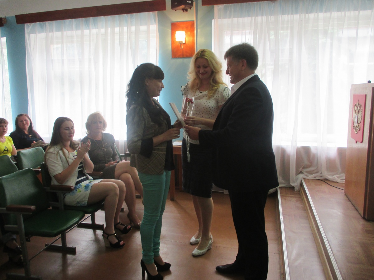 В Администрации Ленинского района состоялись торжественное собрание и концерт, посвященные Дню социального работника