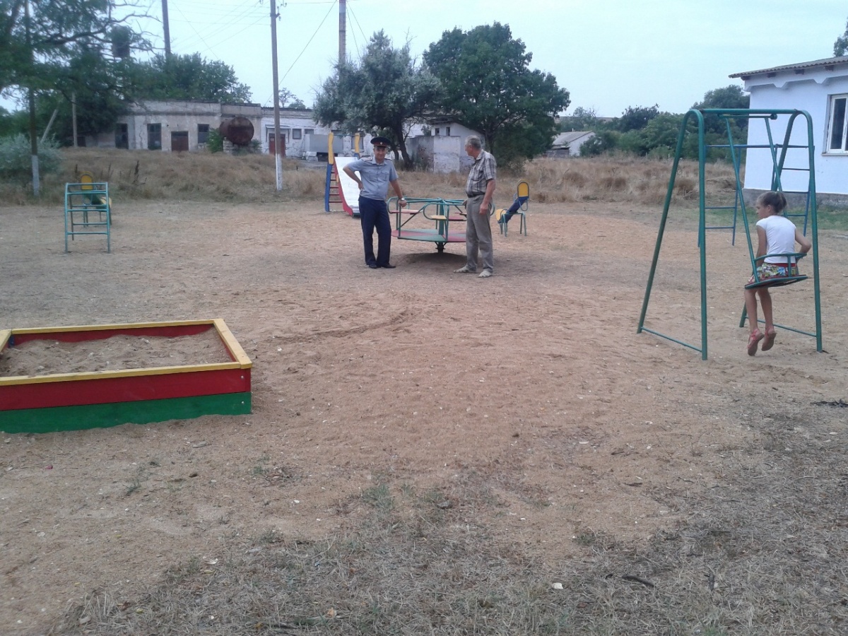 Руки осужденного дарят детям радость