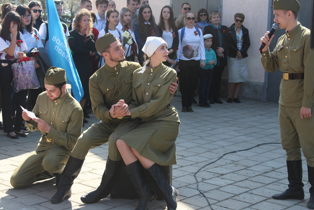На привокзальной площади станции «Семь Колодезей» состоялись торжественные мероприятия, посвященные 74-й годовщине освобождения Крыма от фашистских захватчиков