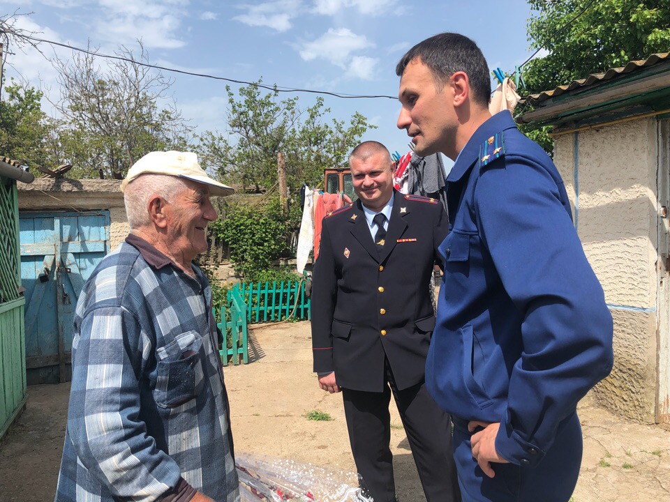 Правоохранители и общественники Ленинского района поздравили ветеранов Великой Отечественной Войны