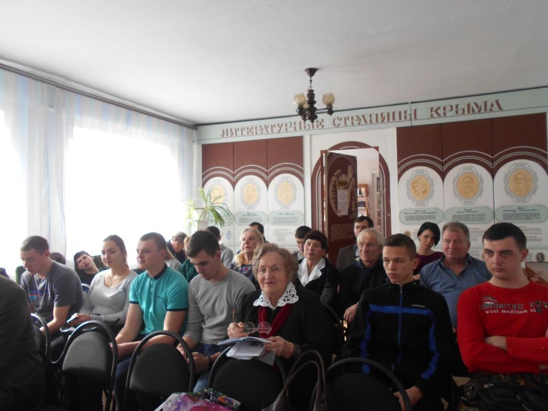 Работники Ленинской районной библиотеки провели творческий вечер «Серебряные струны»