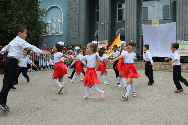 В пгт Ленино прошел праздник, посвященный Международному Дню защиты детей