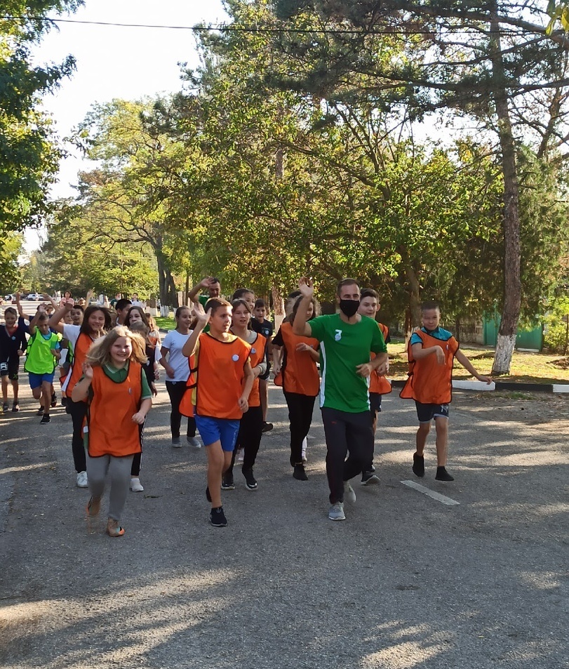 В поселке Ленино прошли спортивные мероприятия, приуроченные к 90-летию со Дня образования Ленинского района