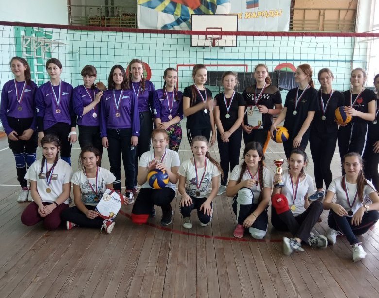 В Ленинском районе прошел муниципальный этап Всероссийских соревнований по волейболу среди школьников 14-15 лет "Серебряный мяч"