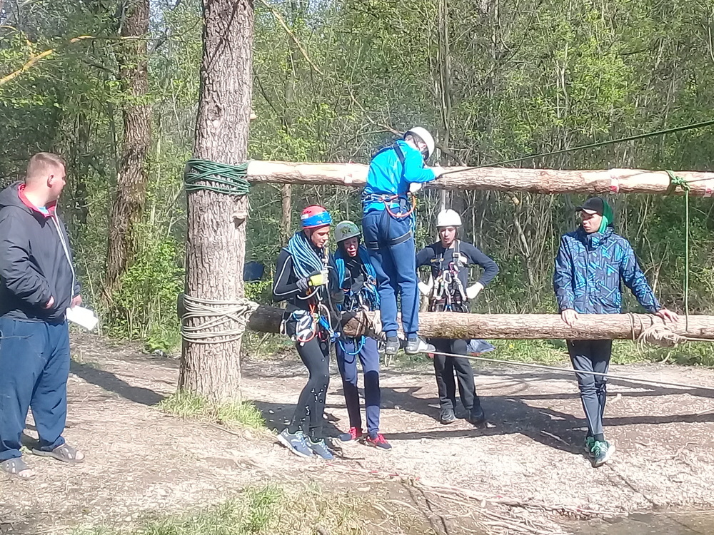 Команда школьников из Ленинского района приняла участие в 64-м туристском Республиканском слёте