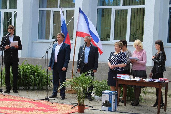 В пгт Ленино состоялась церемония награждения лауреатов, победителей, дипломантов и призеров республиканских конкурсов