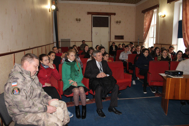 В РДК «Горизонт» провели вечер-встречу старшеклассников с участниками народного ополчения «Живые участники событий»