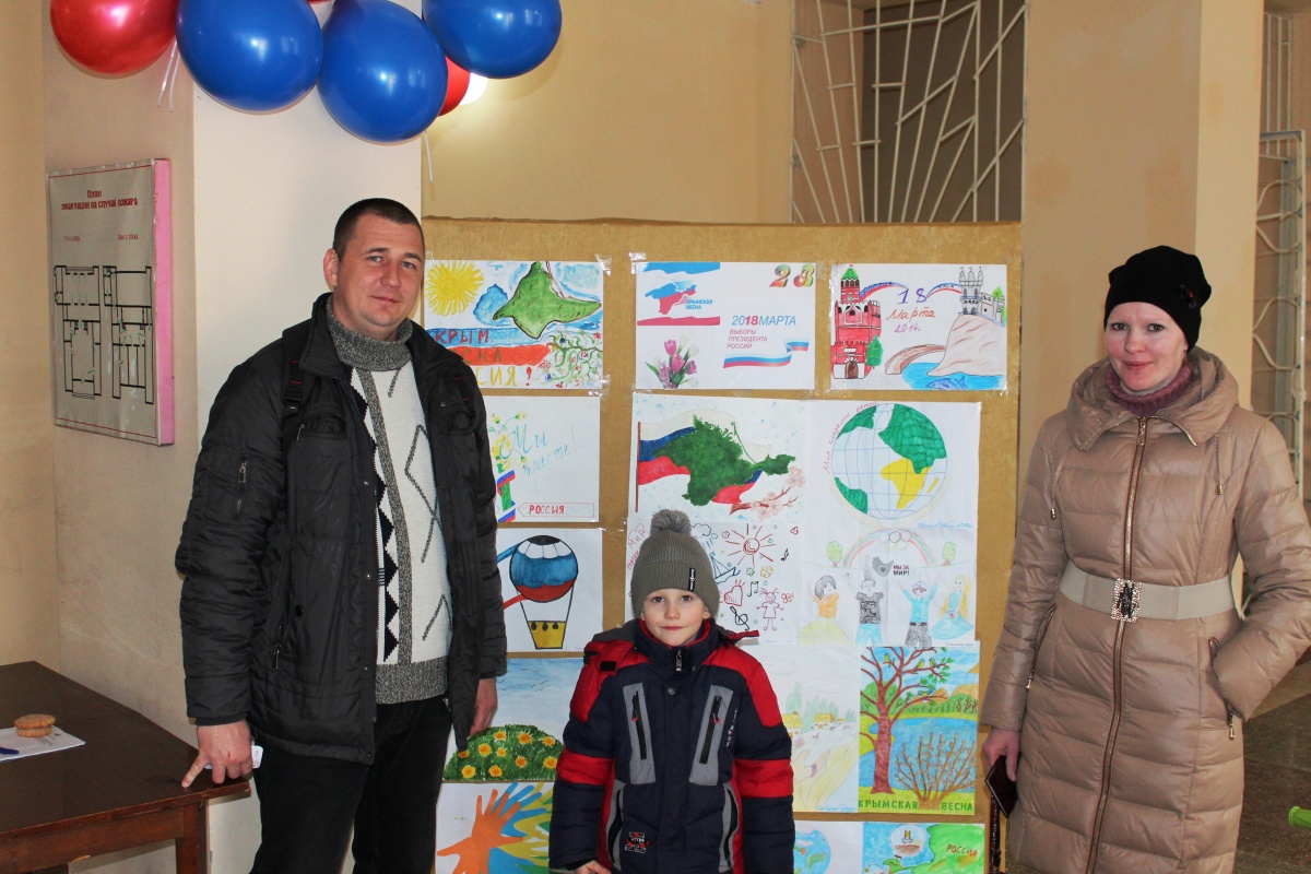 В Ленинском районе проведены праздничные мероприятия, посвященные Дню воссоединения Крыма с Россией