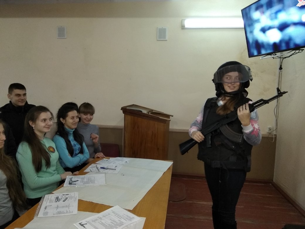 Полицейские Ленинского района ознакомили школьников со спецификой службы в полиции